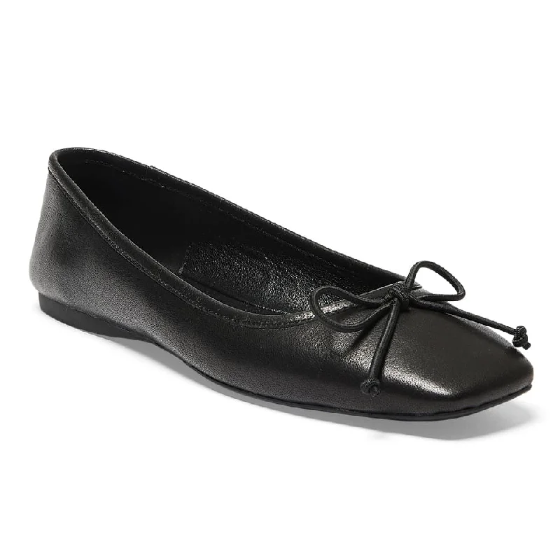 Maya Flat in Black Leather